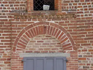 Lunetta e motivo a dente di sega - Santuario dei Piloni o di San Giacomo a MontàFrazione Laione