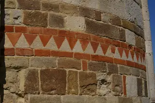Abside - Dettaglio fregio a dente di sega - Chiesa Cimiteriale di San Martino a Montafia