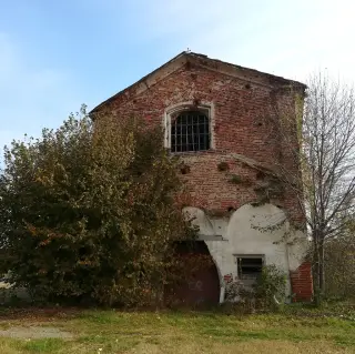 Facciata - Chiesa della Beata Vergine Addolorata a Fara Novarese