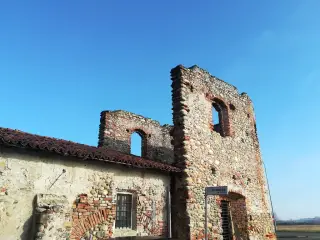 Fianco destro e abside - Chiesa di Santa Maria delle Grazie a Recetto