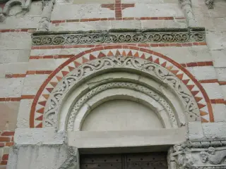 Portale - Chiesa o Pieve dei Santi Nazario e Celso a Montechiaro d'Asti