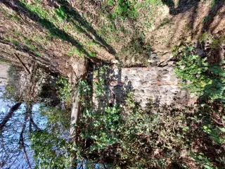 Muratura fianco destro - Resti Della Cappella di San Giacomo a Scarmagno
