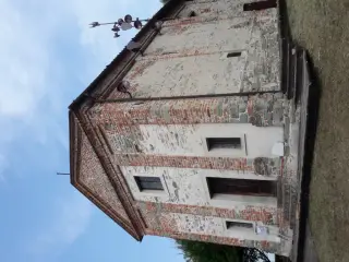 Facciata e fianco - Chiesa di San Pietro de Fenestrella a Berzano di San Pietro