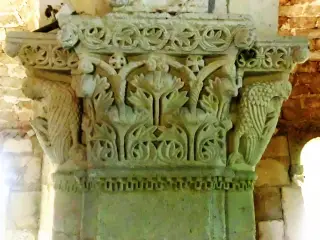 Capitello interno - Pieve o Chiesa Cimiteriale di San Lorenzo a Montiglio Monferrato