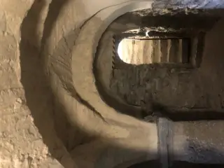 Accesso alla cripta - Chiesa di Santa Maria Assunta o Saint-Roch o Castro Argenteo a VilleneuveFrazione Saint-Roch