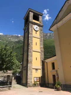 Lato campanile con il bassorilievo - Chiesa di San Pietro in Vincoli a Donnas