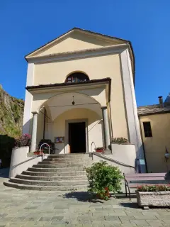 Facciata - Parrocchiale dell' Assunzione di Maria a Bard