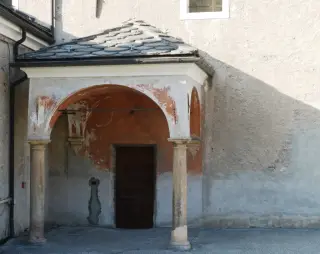 Portico - Parrocchiale di San Maurizio a Fénis