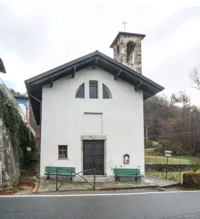 Facciata - Oratorio di Sant'Antonio Abate a BorgosesiaFrazione Plello