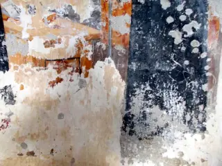 Abside,  data graffita 1594 al margine destro - Cappella di Santa Maria Dei Genitrix a Villafranca PiemonteFrazione San Luca