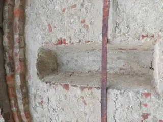 Monofora tamponata lato sud - Cappella di Santa Maria Dei Genitrix a Villafranca PiemonteFrazione San Luca