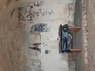 Dettaglio degli affreschi con tracce di una Madonna. - Cappella di Santa Maria Dei Genitrix a Villafranca PiemonteFrazione San Luca