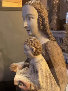Statua Madonna col Bambino del XIV secolo conservata nella parrocchiale - Oratorio dei Battuti o Immacolata Concezione a Vesime