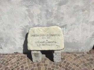 Lapide illustrativa - Chiesa di San Leonardo a NebbiunoFrazione Tapigliano