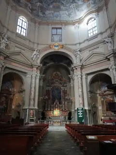 Interno verso prebiterio - Parrocchiale di Maria vergine Assunta a Venasca