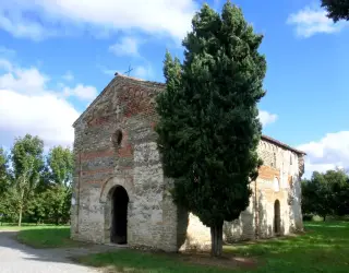 Vista - Cappella Cimiteriale del Santo Sepolcro o Santa Maria Fuori le Mura a Piozzo
