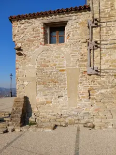 Porta murata - Chiesa  Parrocchiale Vecchia dell' Assunta a Ponti