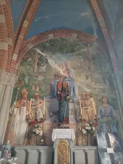 Interno neogotico - Chiesa di San Genesio a Castagneto PoFrazione San Genesio