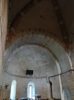 Interno neogotico - Chiesa di San Genesio a Castagneto PoFrazione San Genesio