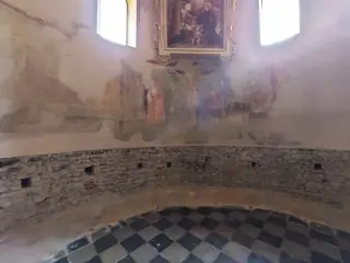 Crocifissione e livello dell'antica cripta - Parrocchiale di Santa Maria di Pulcherada a San Mauro Torinese
