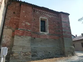 Fianco - Chiesa di San Pietro di Navigliano a San Sebastiano Da PoFrazione Navigliano