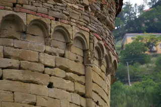 Capitello scolpito - Resti Dell'abbazia di San Gaudenzio a Santo Stefano Belbo
