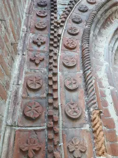 Dettaglio delle formelle del portale - Chiesa di S. Maria e S. Siro - Santuario Madonna D.Guardia a Sale