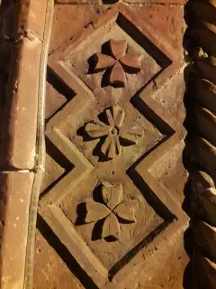 Dettaglio delle formelle del portale - Chiesa di S. Maria e S. Siro - Santuario Madonna D.Guardia a Sale