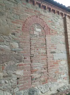 Porta tamponata - Chiesa dei Santi Fabiano e Sebastiano a Montiglio MonferratoFrazione Scandeluzza