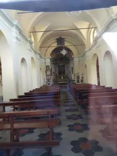 Interno dalla finestrella votiva - Oratorio di San Gottardo a Torre Mondovì