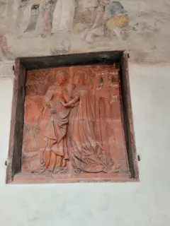 Visitazione, altorilievo in cotto - Chiesa di San Giovanni a Saluzzo