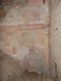 Tracce di affresco sull'antico arco trionfale nel sottotetto - Chiesa o Monastero dei Santi Pietro e Colombano a Pagno