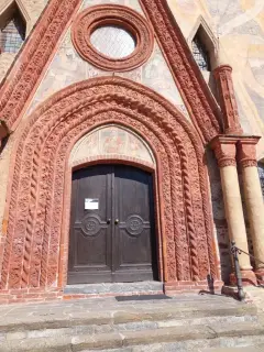 Portale - Parrocchiale dell' Assunta a Rossana