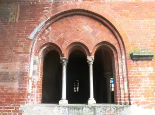 Finestra - Abbazia di Santa Maria a RevelloFrazione Staffarda