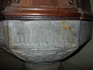 Fonte battesimale OM(ni)POTENS - Campanile Antica Chiesa di San Giovanni Battista a Barge