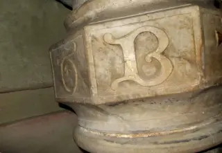 Fonte battesimale stelo, B(eata) - Campanile Antica Chiesa di San Giovanni Battista a Barge