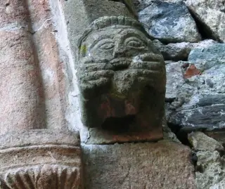 Sculture-Particolare - Sacra o Sagra di San Michele a Sant'Ambrogio di TorinoFrazione Sacra di San Michele