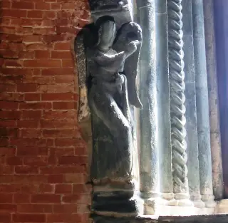 Sculture-Particolare - Sacra o Sagra di San Michele a Sant'Ambrogio di TorinoFrazione Sacra di San Michele