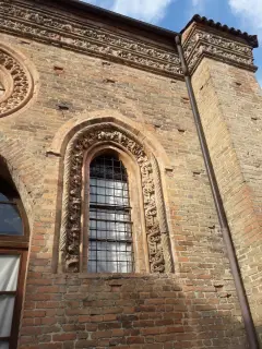 Decorazioni in cotto - Chiesa di San Pietro in Consavia a Asti