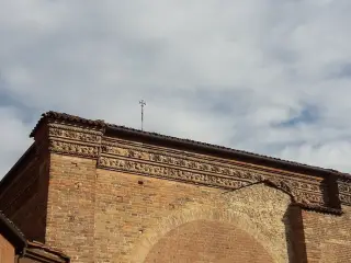 Decorazioni in cotto - Chiesa di San Pietro in Consavia a Asti