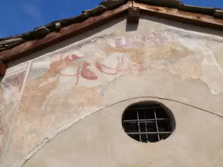 Affreschi in facciata - Cappella di San Sebastiano a San Giorio di Susa