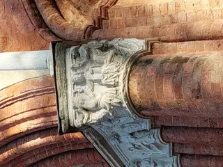Capitello del portale - Cattedrale di Maria Assunta e San Gottardo a Asti