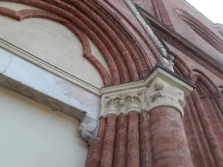 Portale Facciata - Cattedrale di Maria Assunta e San Gottardo a Asti