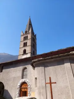 Portale e campanile - Parrocchiale di Santa Maria Assunta a Chiomonte