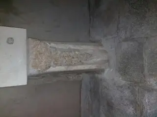 Semicolonna e capitello chiesa primitiva - Parrocchiale di San Pietro (e Paolo) Apostolo a Exilles