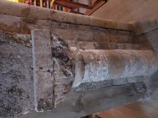 Semicolonna e capitello chiesa primitiva - Parrocchiale di San Pietro (e Paolo) Apostolo a Exilles