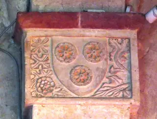 Capitello con stemma famiglia nobiliare - Chiesa della Madonna di Viatosto o Maria Ausiliatrice a AstiFrazione Viatosto