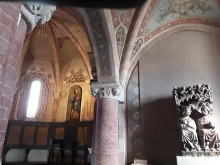 Madonna col bambino e Incoronazione di Maria - Chiesa della Madonna di Viatosto o Maria Ausiliatrice a AstiFrazione Viatosto