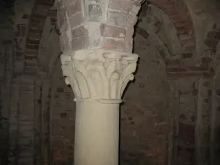 Capitello - Chiesa-cripta di Sant'Anastasio a Asti