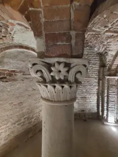 Capitello - Chiesa-cripta di Sant'Anastasio a Asti